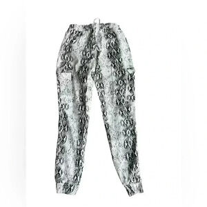 Almost Famous Women's Snake Print Cargo Jogger Pants-Medium-Pockets